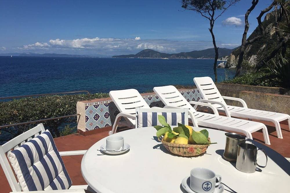 Villa mit Blick aufs Meer 1