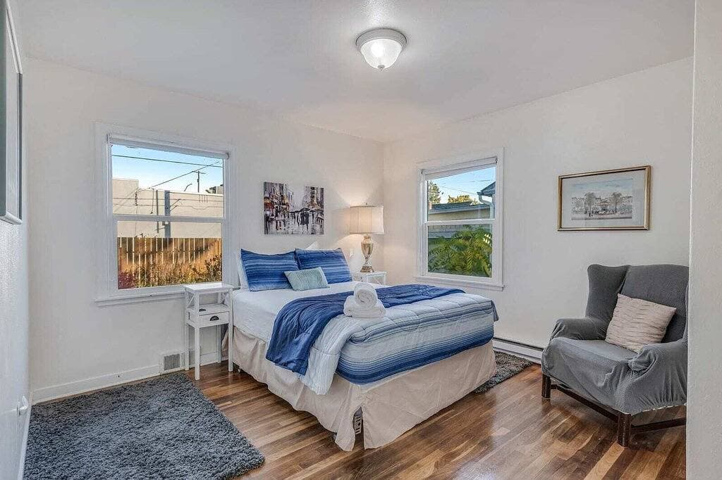 Foto 2 von 20: Walkable downtown getaway w/ free parking & BBQ