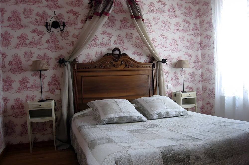 Gästezimmer „Les Charmilles – Rotes Zimmer“ 1