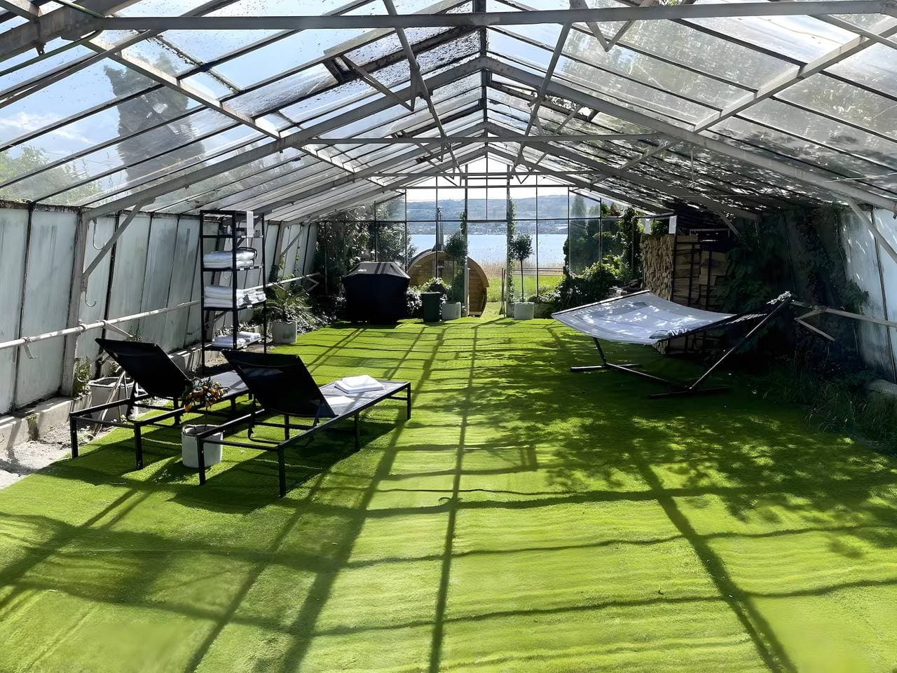 Foto 4 von 32: Premium Ferienwohnung 'Seeluft Direkt Am Wasser' mit Seeblick, privater Terrasse und WLAN