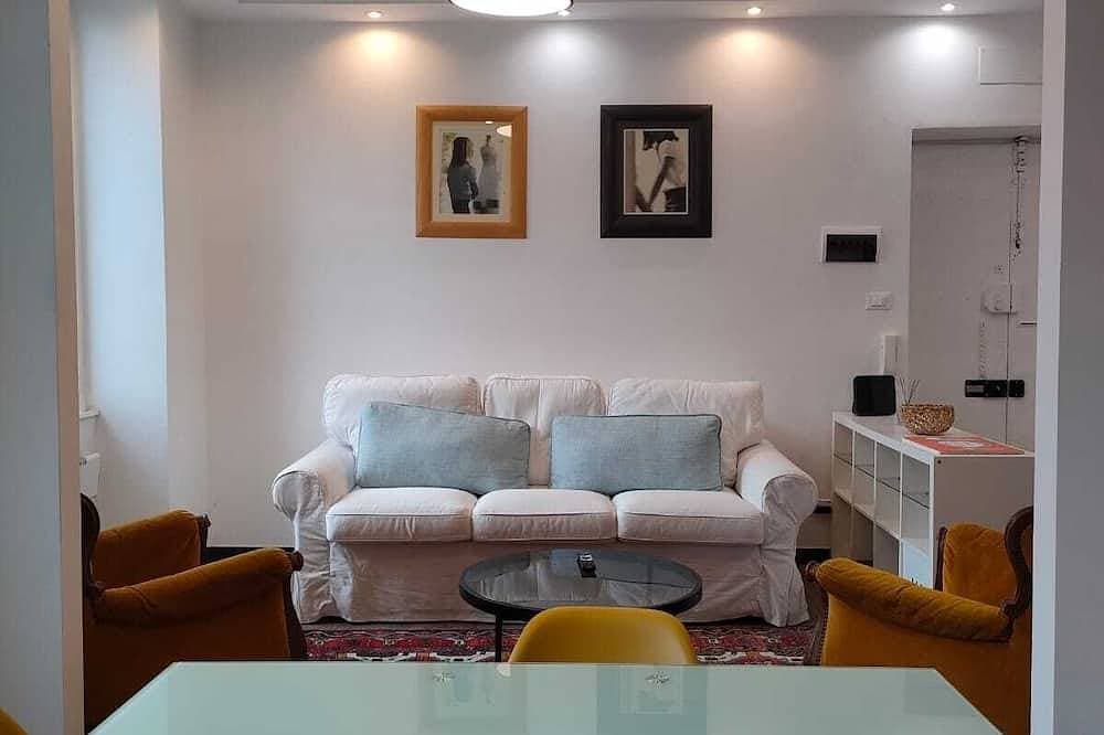 View and Comfort near Train and Metro Station, Porto Antico, Terminal Cruises. 1