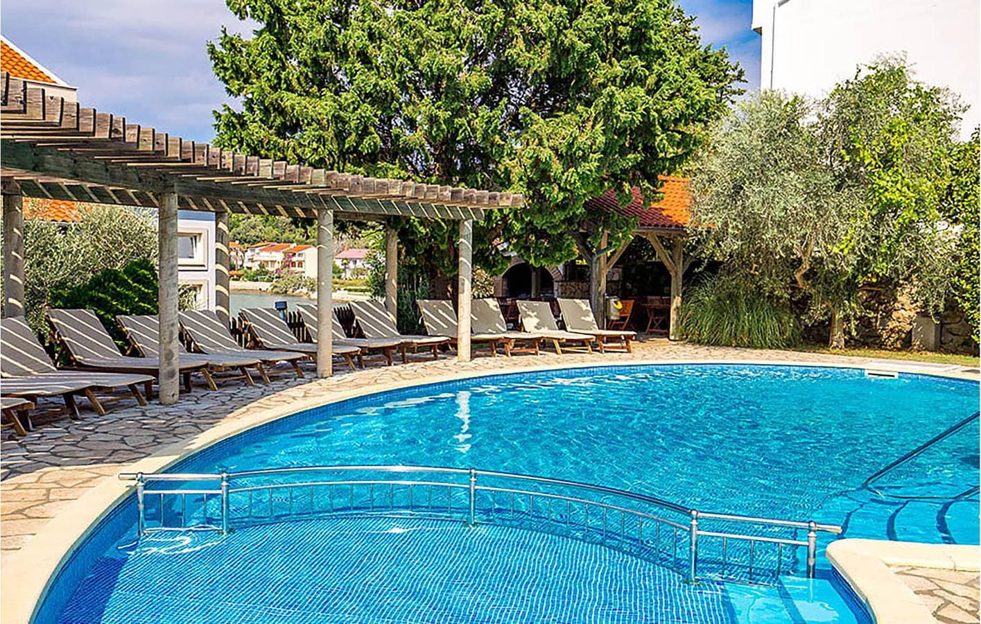 Foto 4 von 27: Charmantes Apartment mit Pool, Terrasse und WLAN – 2 km bis zur Küste