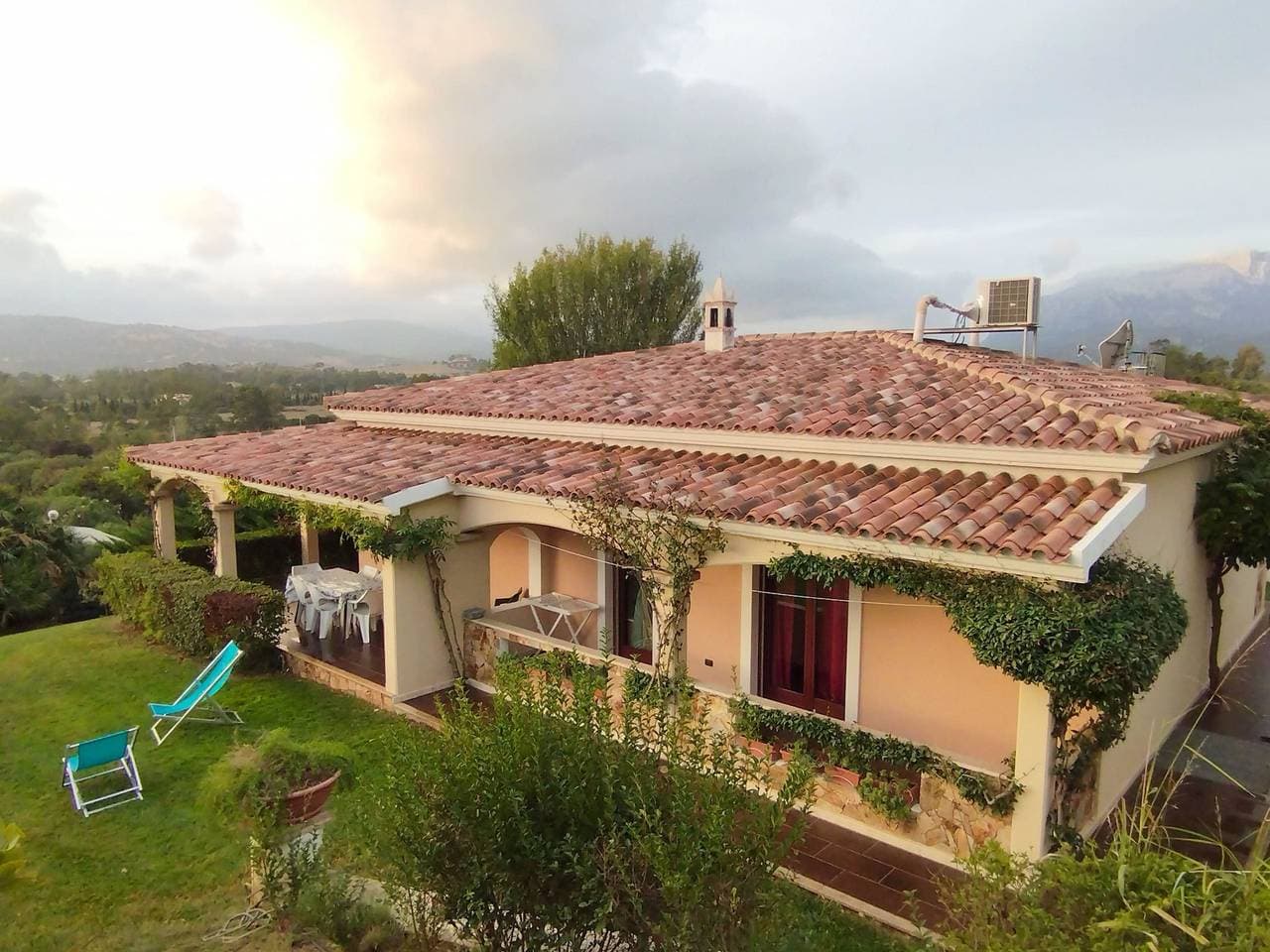 Casa vacanze con giardino e zona barbecue,3 camere letto,1 km dal mare 1