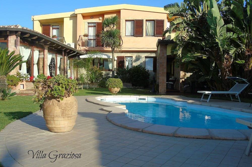 Schöne Villa mit privatem Pool, eine romantische Oase nur wenige Minuten vom Meer entfernt. 1