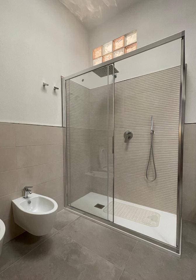 Foto 8 von 9: Double Room with Private Bathroom