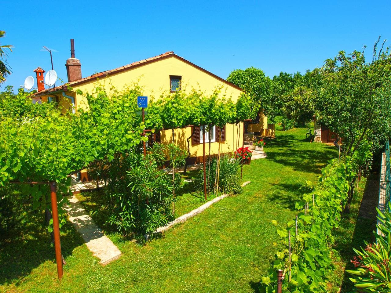 Foto 8 von 32: Ferienhaus für 5 Personen mit Terrasse