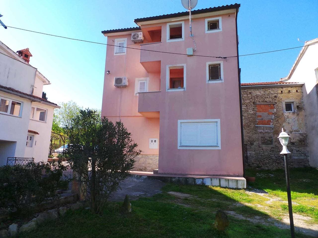 Foto 5 von 26: Ferienhaus mit Pool und Klima