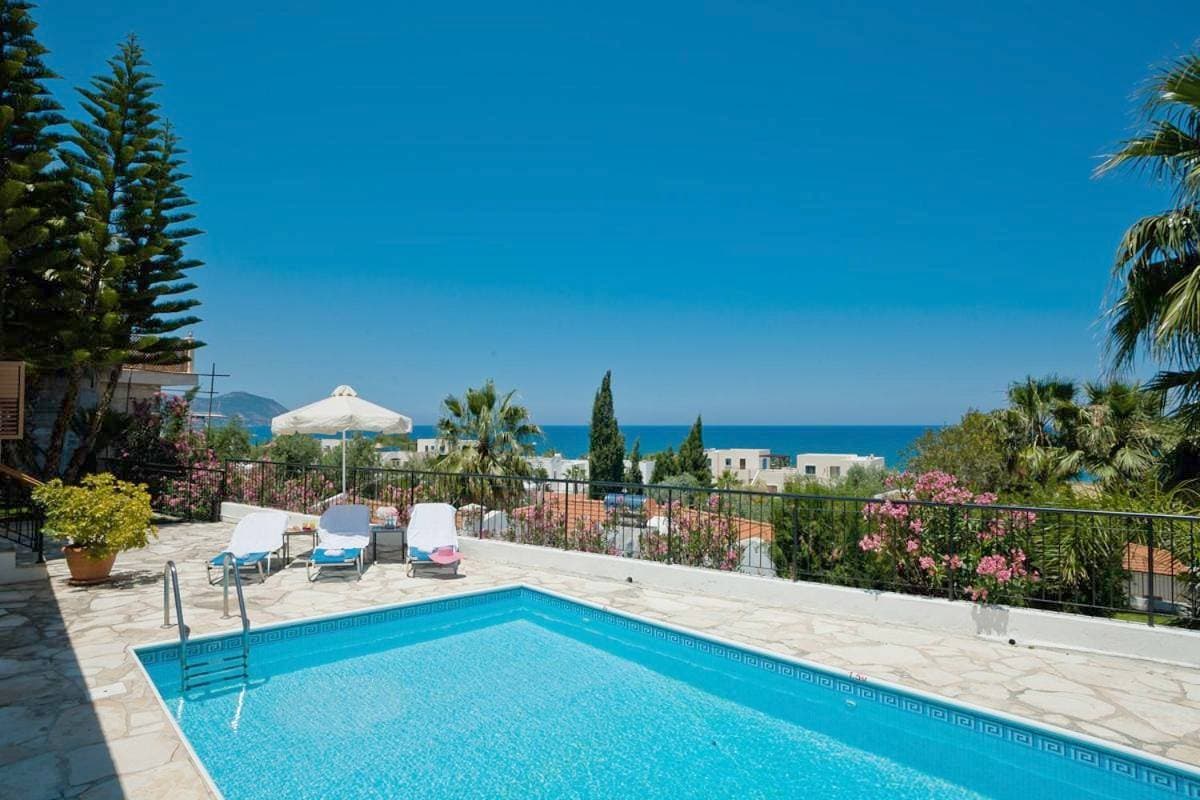 Foto 5 von 67: Three-Bedroom Villa with Private Pool