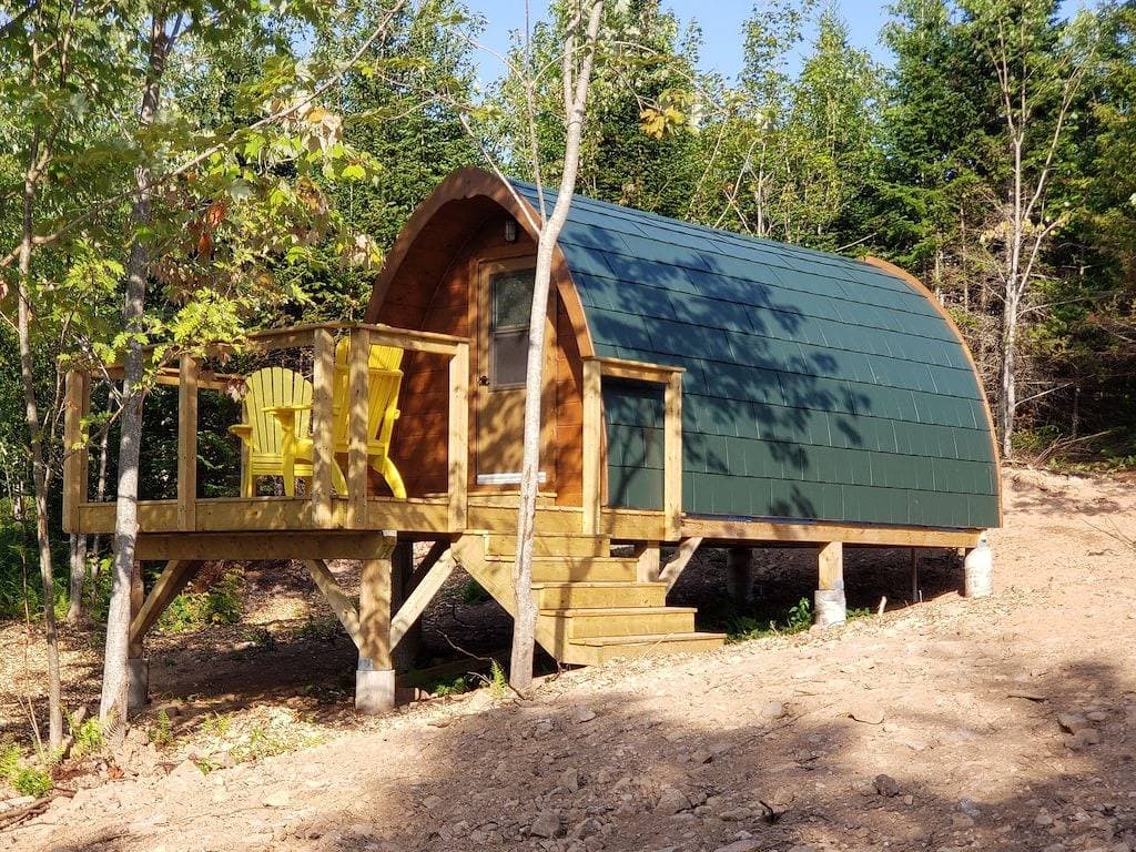Foto 6 von 6: Hummingbird Hike-In Sleeping Pod at Sally's Brook Wilderness Cabins