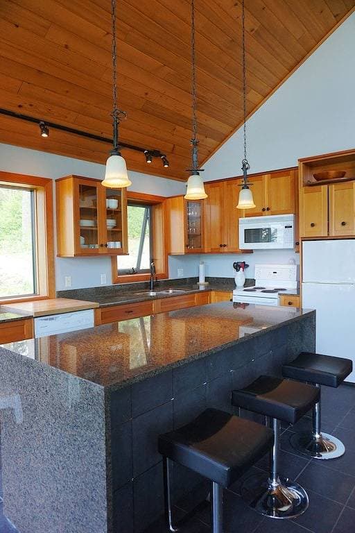 Foto 5 von 49: Luxuriöse Oeanfront Cottage mit privaten Stränden, Waldwegen und Gärten