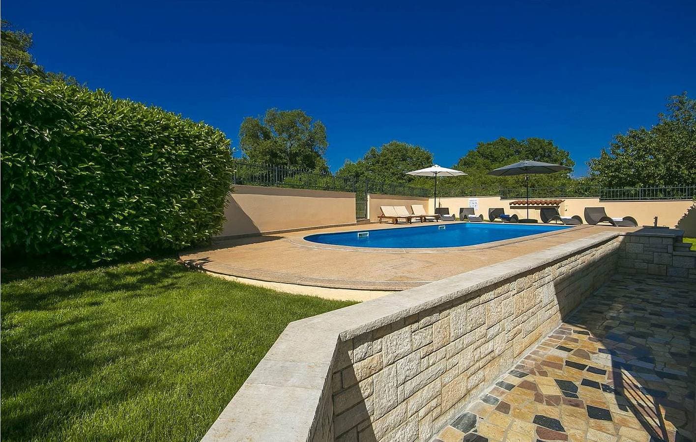 Foto 13 von 25: Charmante Ferienwohnung mit Pool, Terrasse und nur 600 m vom FKK-Strand entfernt