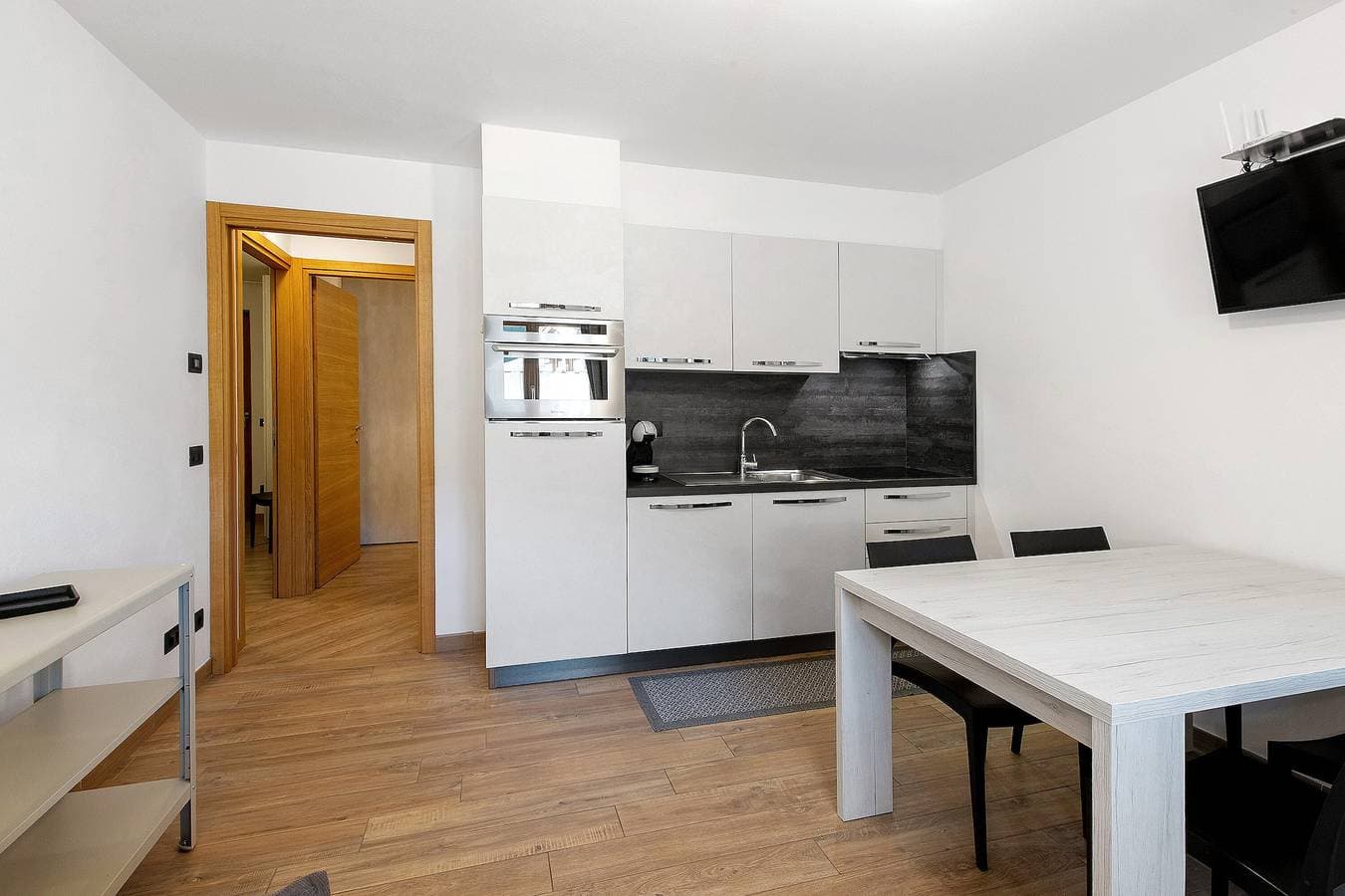 Foto 10 von 24: Apartment '1' mit Bergblick, Gemeinschaftsterrasse und WLAN
