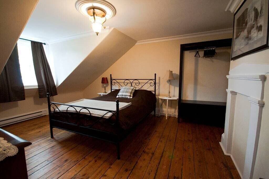 Foto 5 von 25: Heritage Townhouse in Downtown Halifax