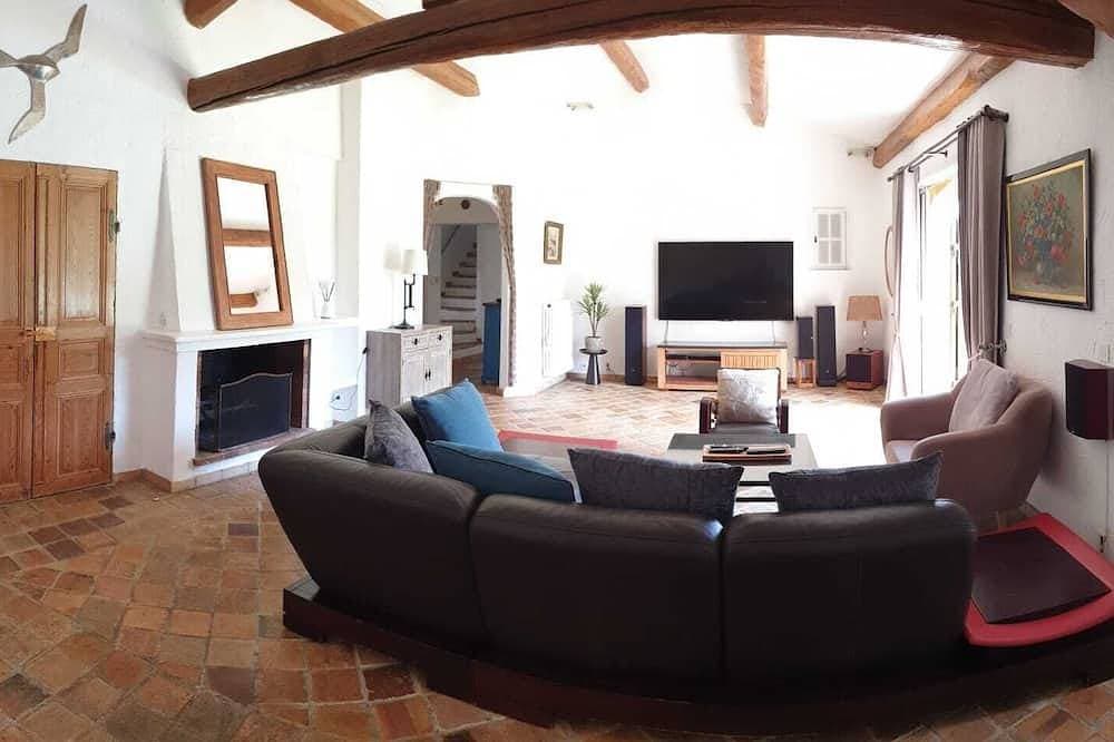 Foto 11 von 30: Unabhängige Villa mit großem Pool und Sommerküche
