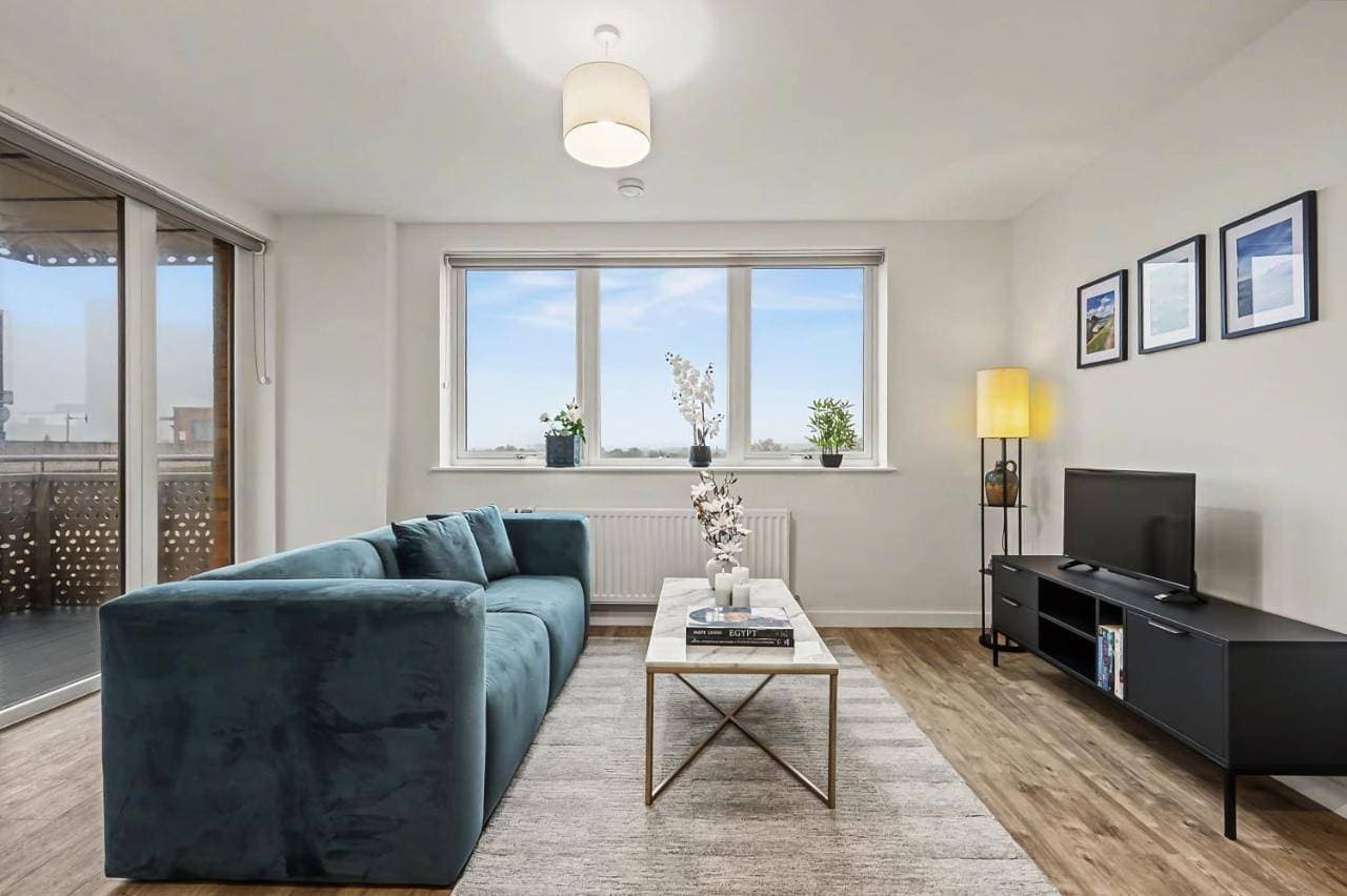 Luxury 2BR - 5 Min to Thorpe Park - 12 to Heathrow 1