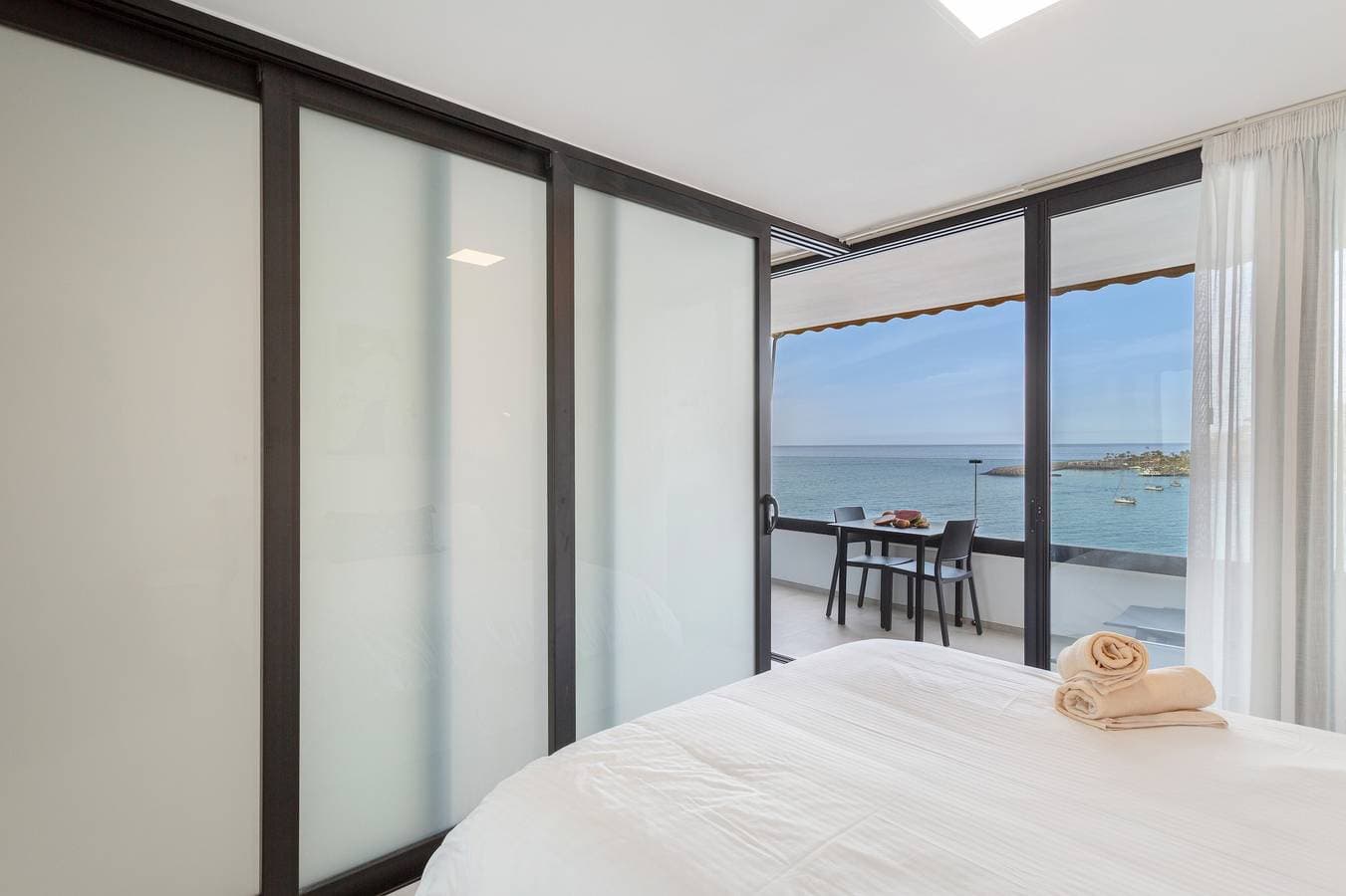 Foto 12 von 21: Ferienwohnung 'Ocean Wave Retreat' mit Meerblick, WLAN und Klimaanlage