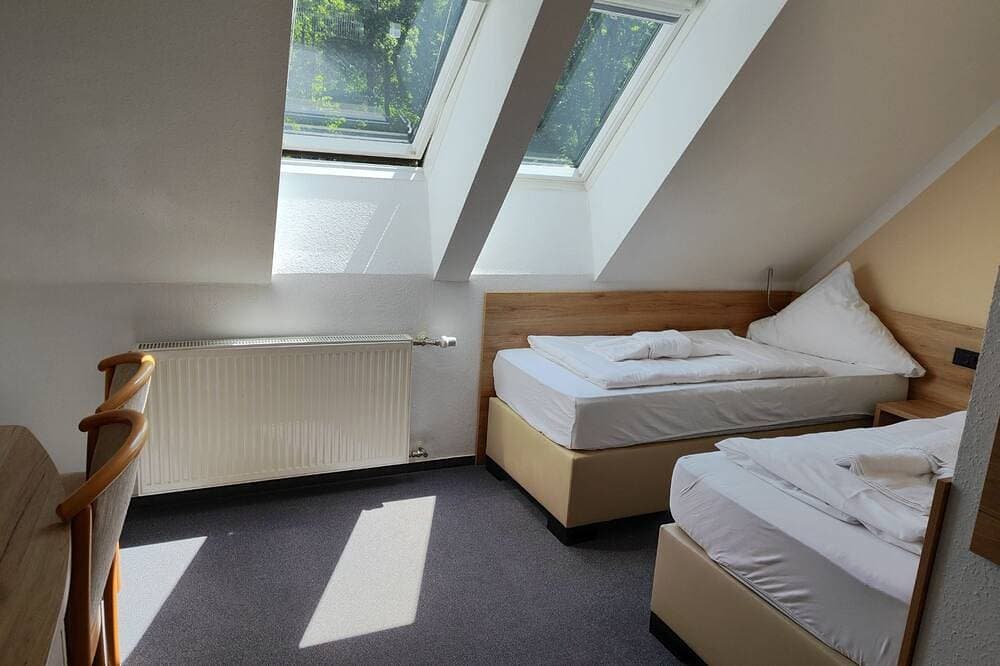 Foto 2 von 30: Zweibettzimmer - Hotel Harzresidenz