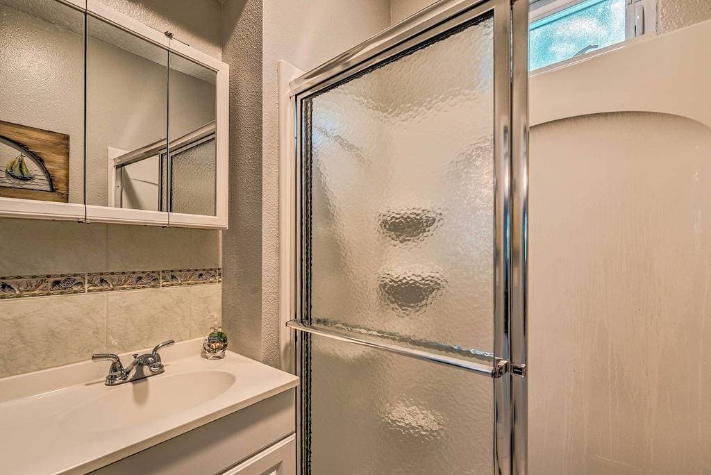 2 Mi to Beach: Canal-Front Home in Hudson! 1