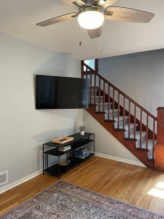 Cute house close to hospital, Uw, shops, bike trails and restaurants 1