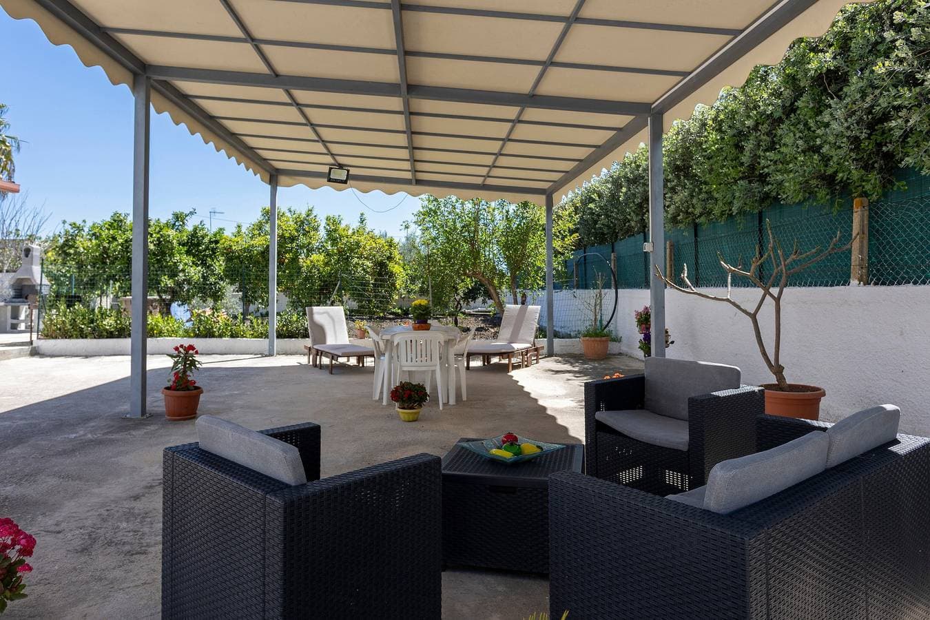 Foto 3 von 31: Ferienhaus Bandiera Blu in Strandnähe mit Klimaanlage, Terrasse und Garten