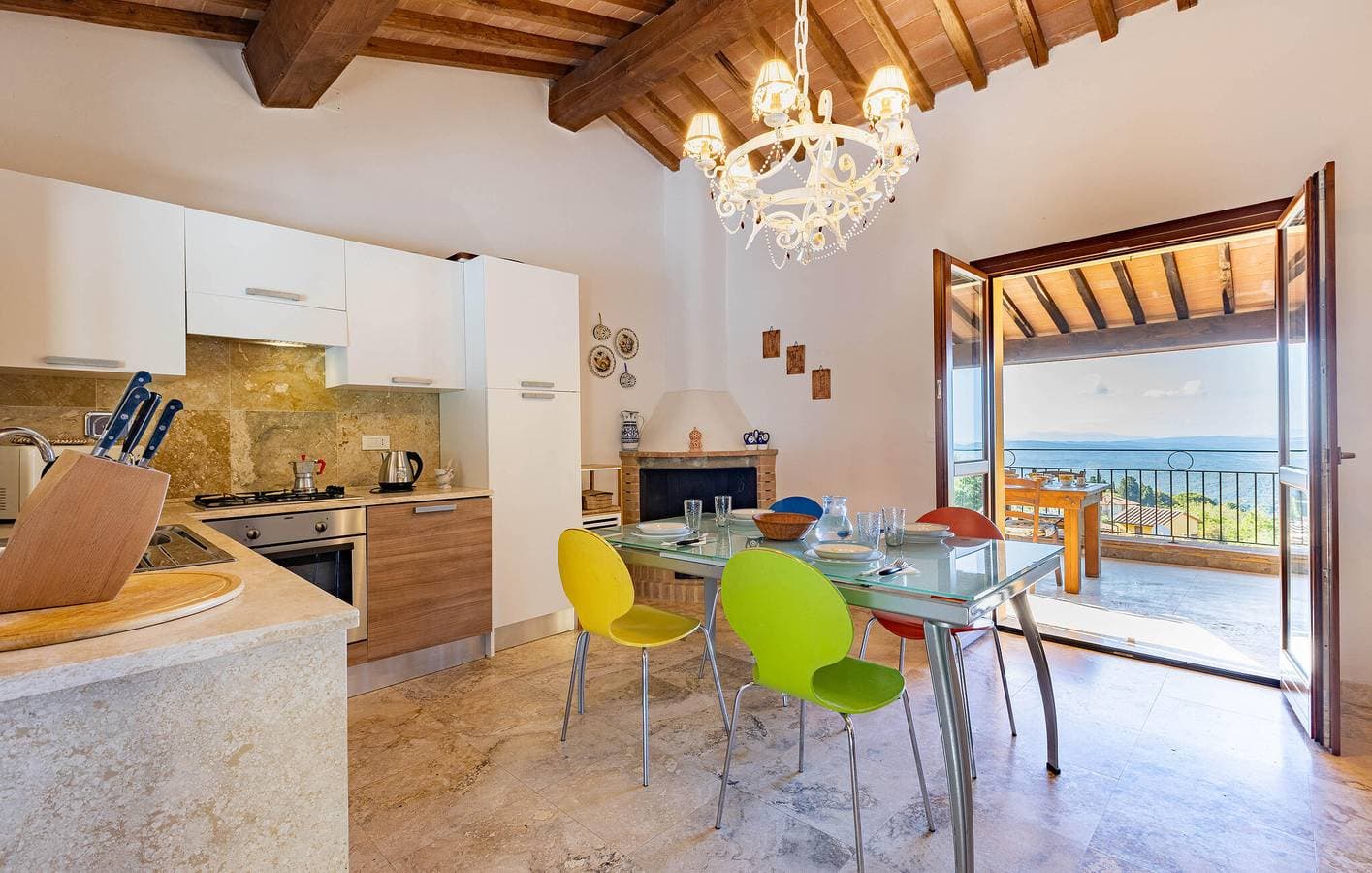 Foto 6 von 35: Geräumige Wohnung mit Pool und Parkplatz, 2 km von Monteverdi Marittimo entfernt
