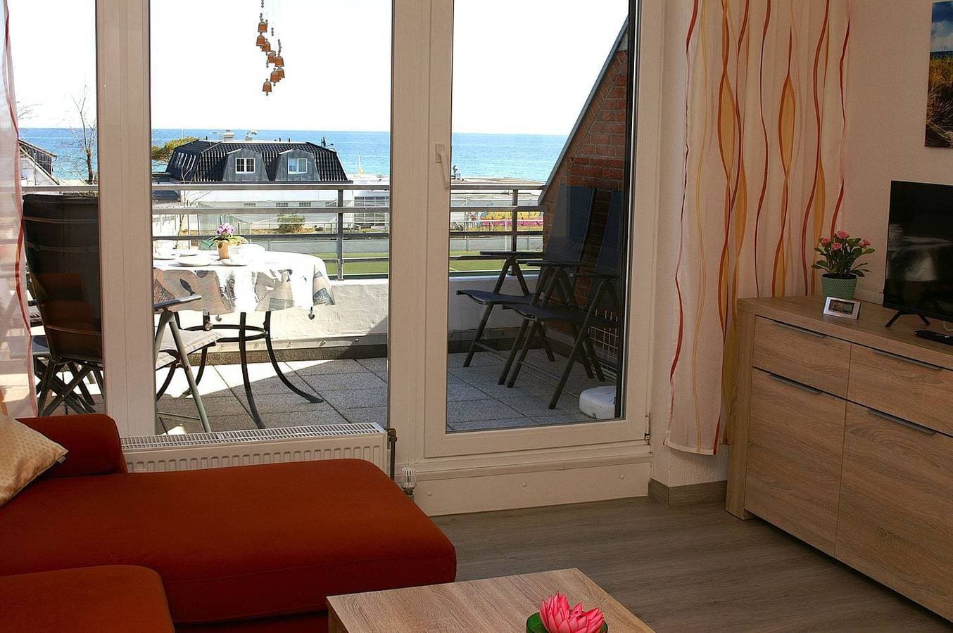 Foto 3 von 25: Traumhafter Blick auf die Ostsee... direkt hinterm Deich!