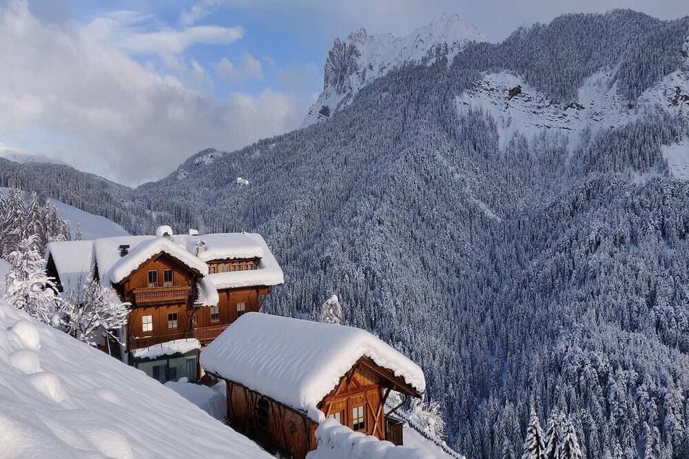 Foto 9 von 22: Berghütte im Villnöß mit Dolomitenblick