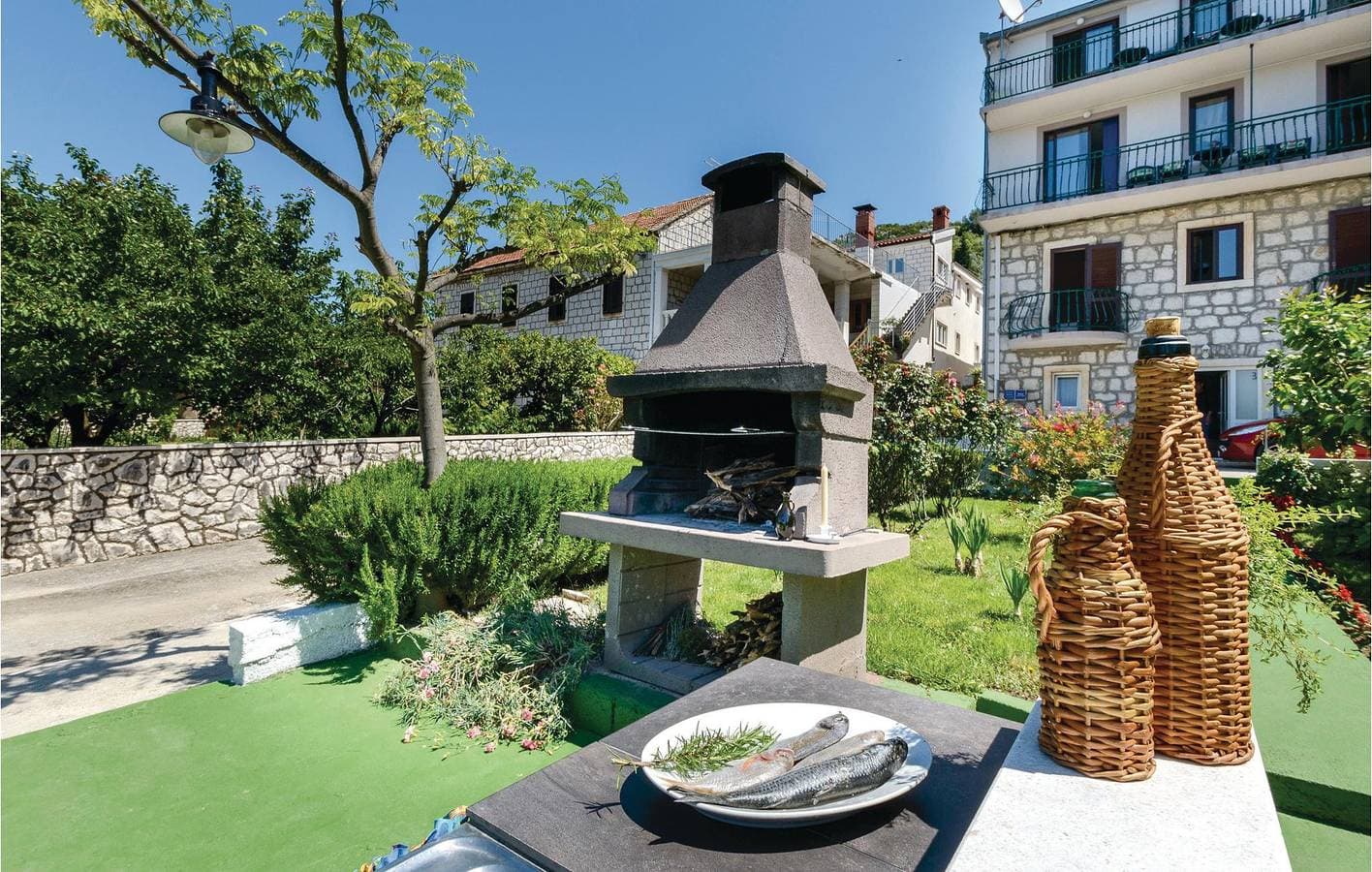 Foto 2 von 32: Gemütliche 300 m zum Strand: Klimatisierte Wohnung mit Terrasse und Parkplatz