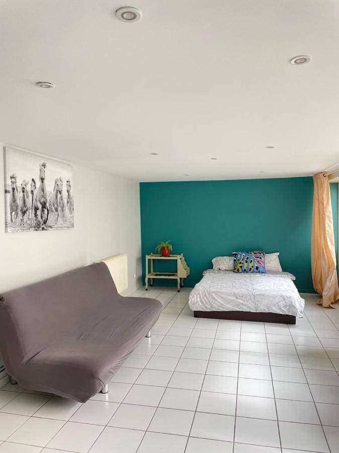 Rooms with garden in Luckyhouse Maison Chatou Paris La Défense 1