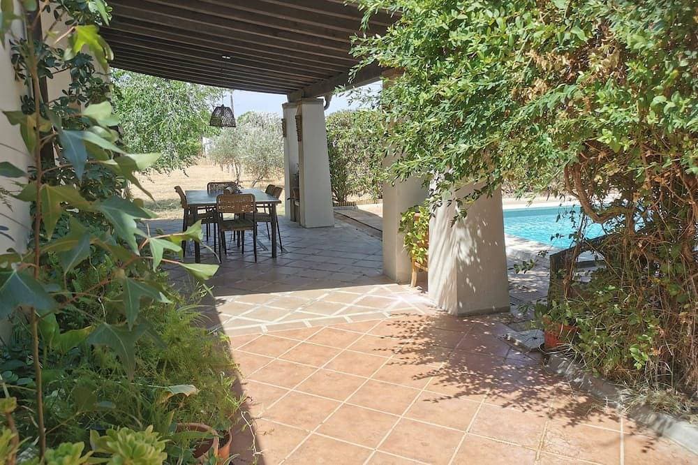Herrliche Villa, privater Pool, 20 Minuten Sevilla, 10 Minuten Flughafen, halb ländlich 1