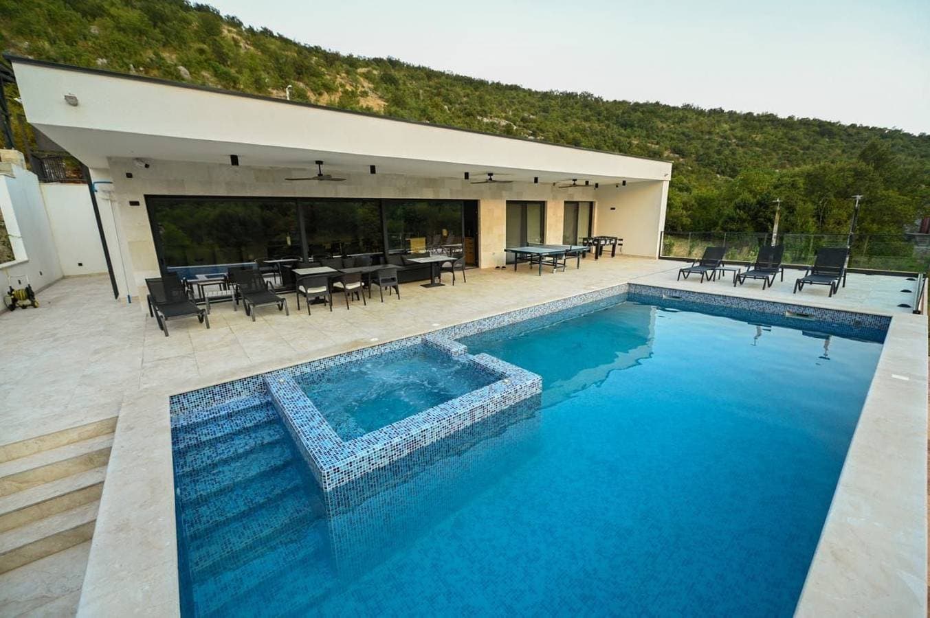 Foto 3 von 21: Villa Wakero with Heated Private Pool