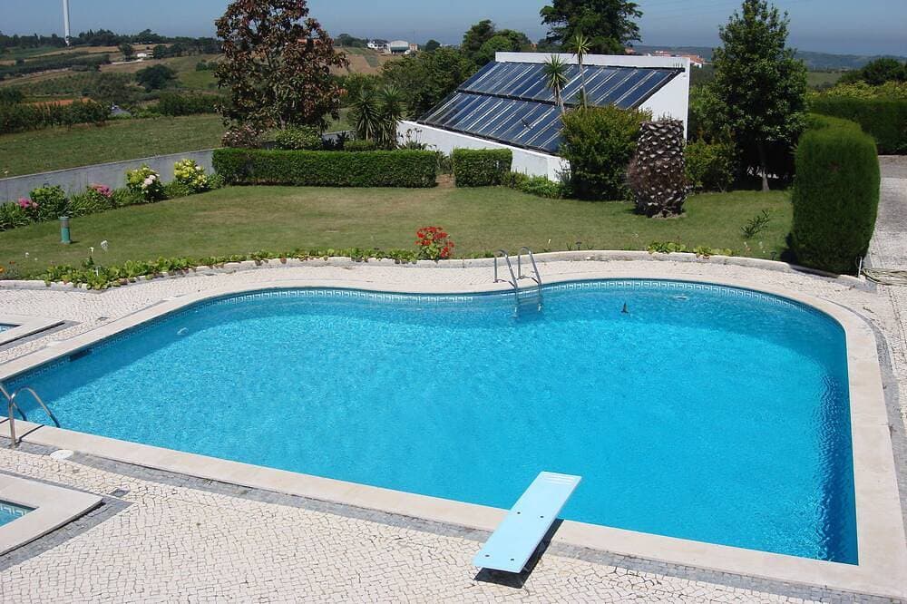 Villa mit eigenem Pool und Tennisplatz 1