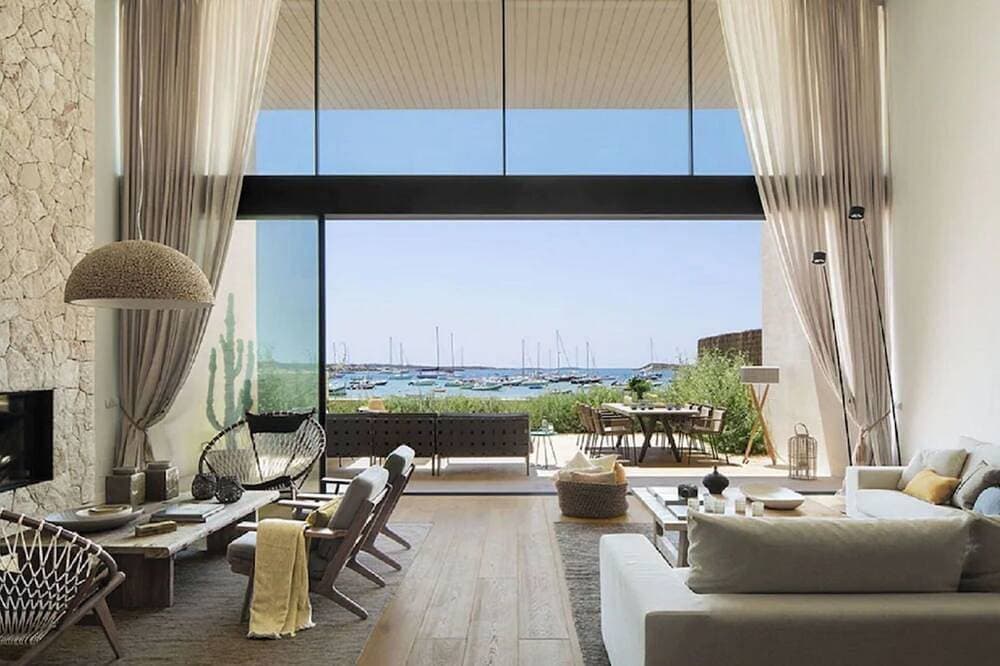 New Stylish House Located On The Beach 1
