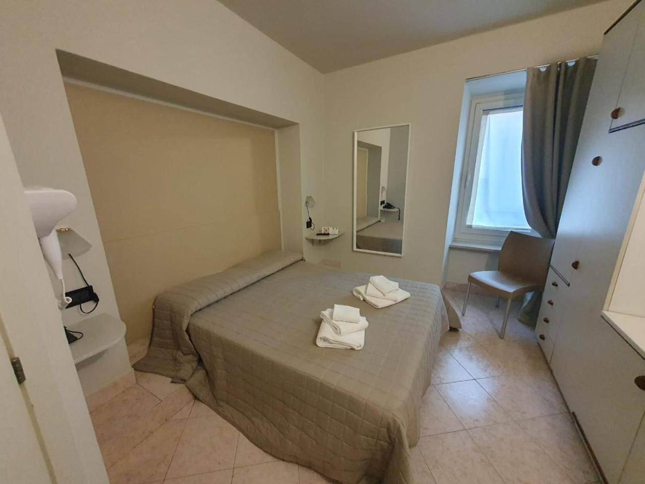 Foto 11 von 13: Double Room with Private Bathroom
