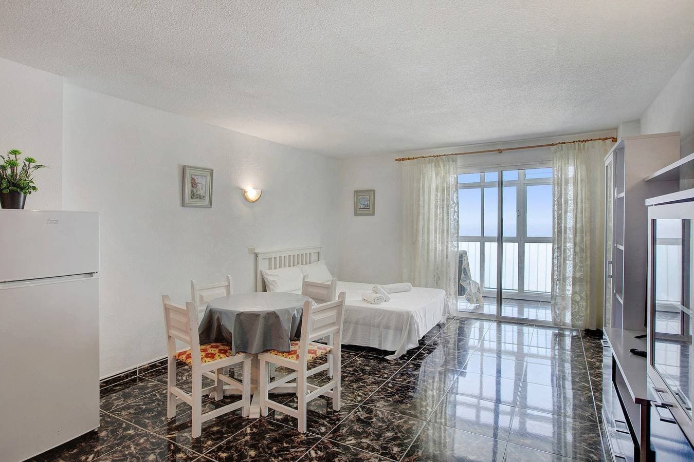 Foto 4 von 22: Ferienwohnung 'Estudio Mesa del Mar' in Strandnähe mit Gemeinschaftspool und WLAN