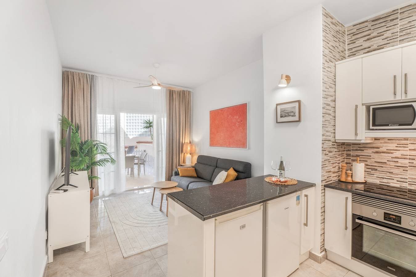 Foto 11 von 28: Ferienwohnung 'Yucca Park 1 Bed' mit privater Terrasse, WLAN und Klimaanlage