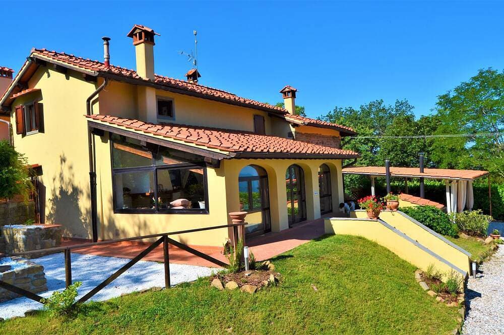 Foto 3 von 30: Toskanische Villa mit Infinity-Salzpool und beheiztem Whirlpool mit atemberaubender Aussicht