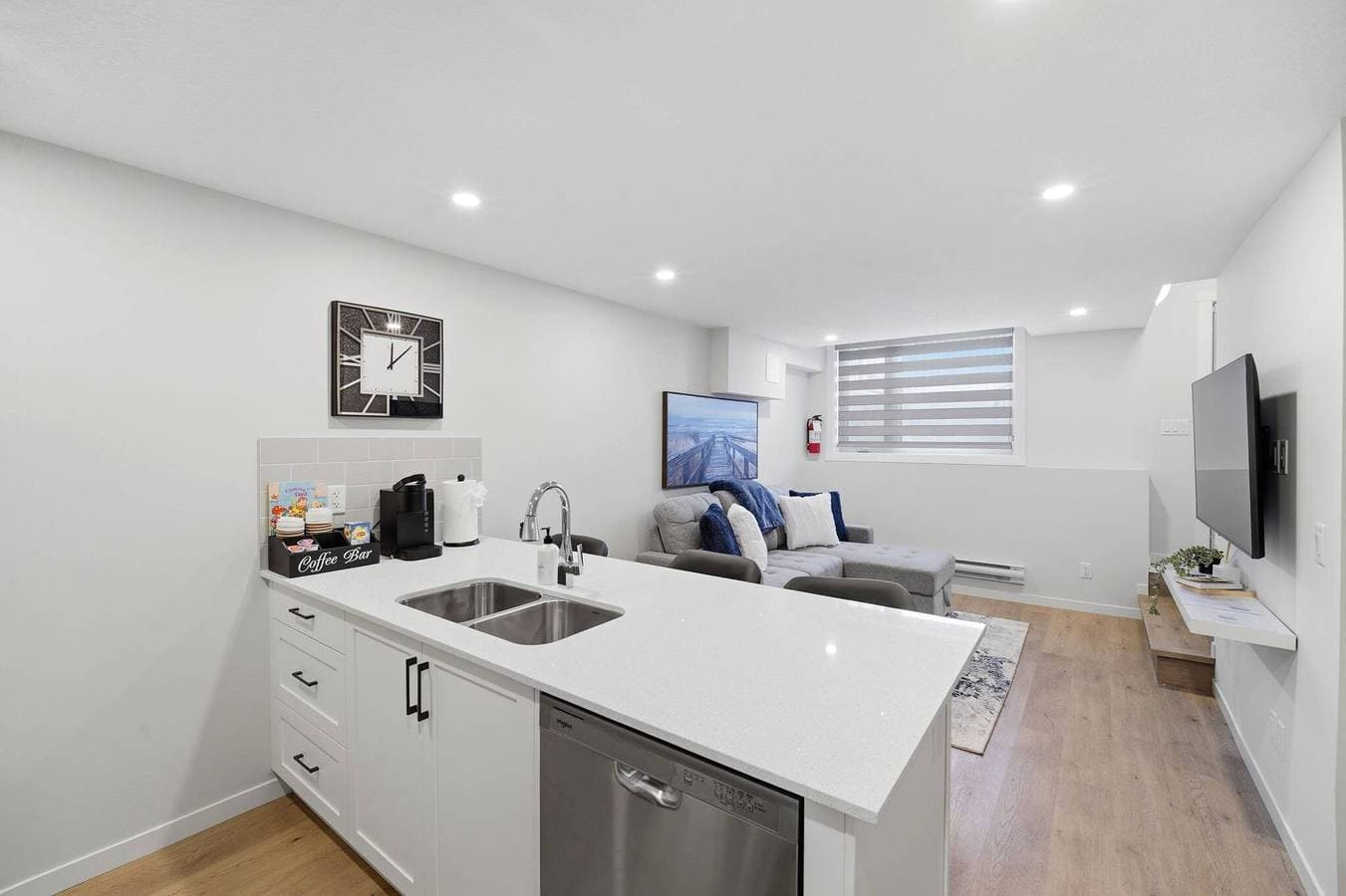 Foto 6 von 30: Livingston Haven - Moderne Privatsuite mit 1 Schlafzimmer
