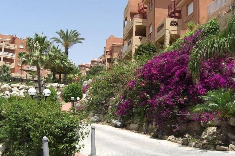 Foto 12 von 29: Marbella 2 Bed 2 Bath Luxury Apartment near Cabopino