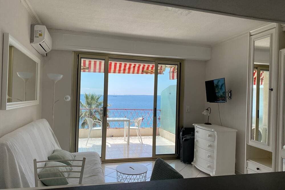 Foto 7 von 26: Beautiful seafront studio with exceptional sea view