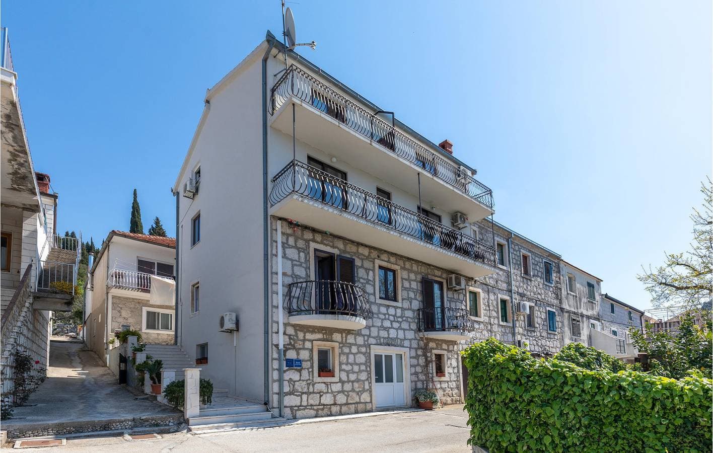 Gemütliche 300 m zum Strand: Klimatisierte Wohnung mit Terrasse und Parkplatz 1