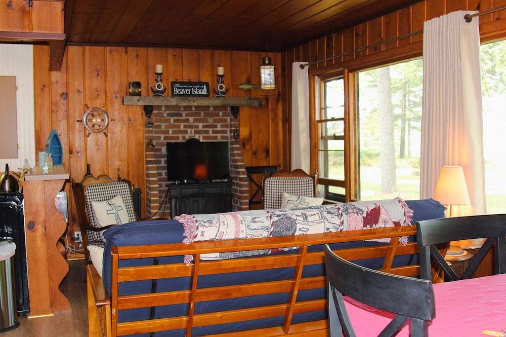 Foto 5 von 19: Beaver Harbor Condo Unit # 5 mit halbprivatem Zugang zum Strand