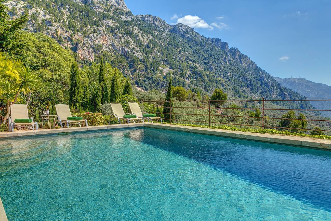 Foto 2 von 31: Finca 'Sa Cabana Vella Fornalutx' mit Bergblick, Pool und Wi-Fi