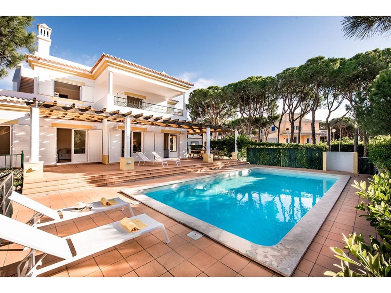Foto 6 von 32: Große Villa mit privatem Pool nur wenige Gehminuten vom Strand entfernt