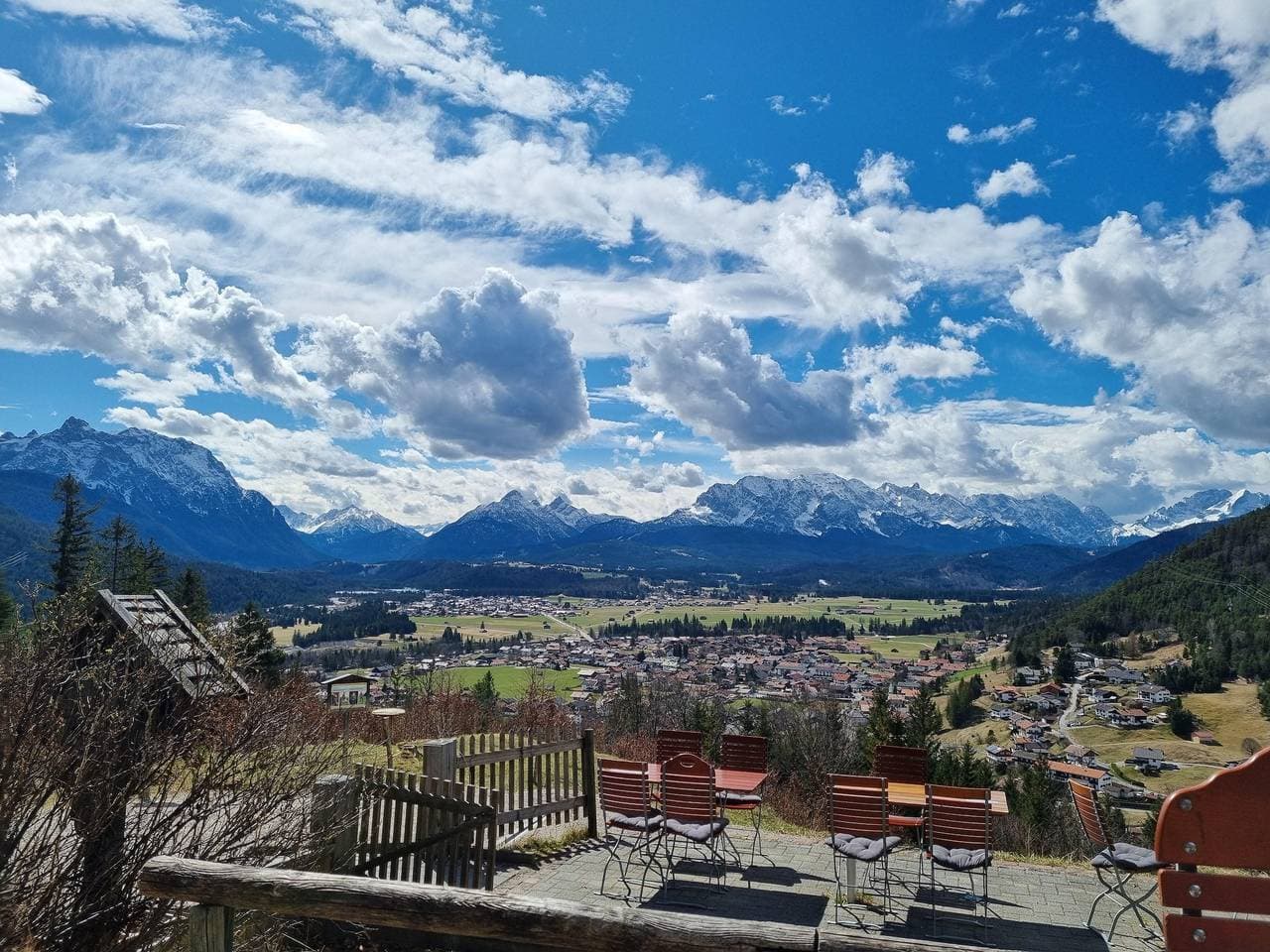Foto 2 von 17: Ferienwohnung mit Bergblick