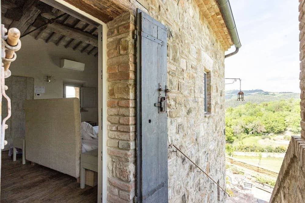 Foto 3 von 18: Das Podere Vignalunga ist ein 48 Hektar großes Grundstück mit 2 Hauptvillen und 2 Nebengebäuden