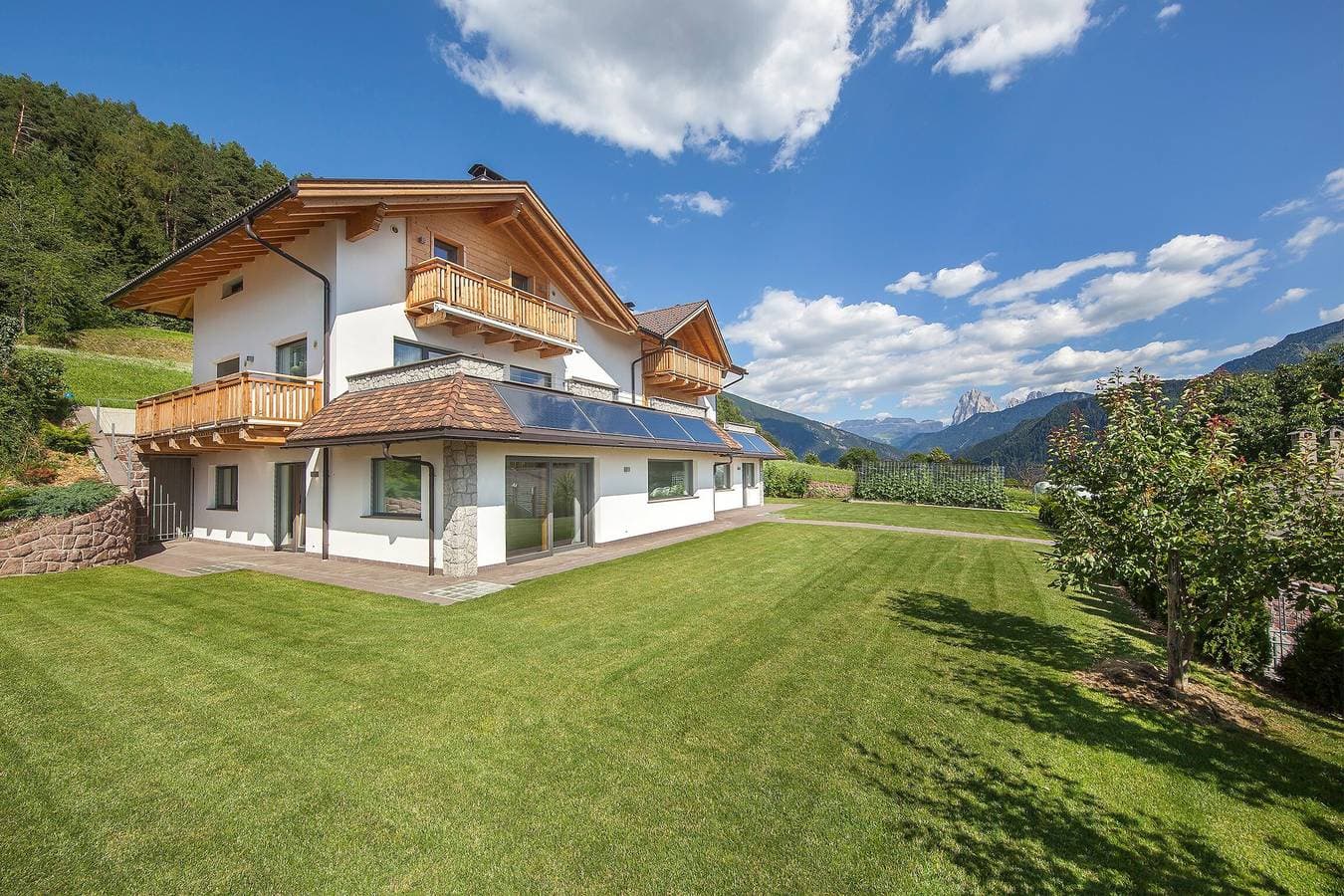 Foto 10 von 10: Ferienwohnung 'Avea App 2-2 Personen' mit Bergblick und Garten
