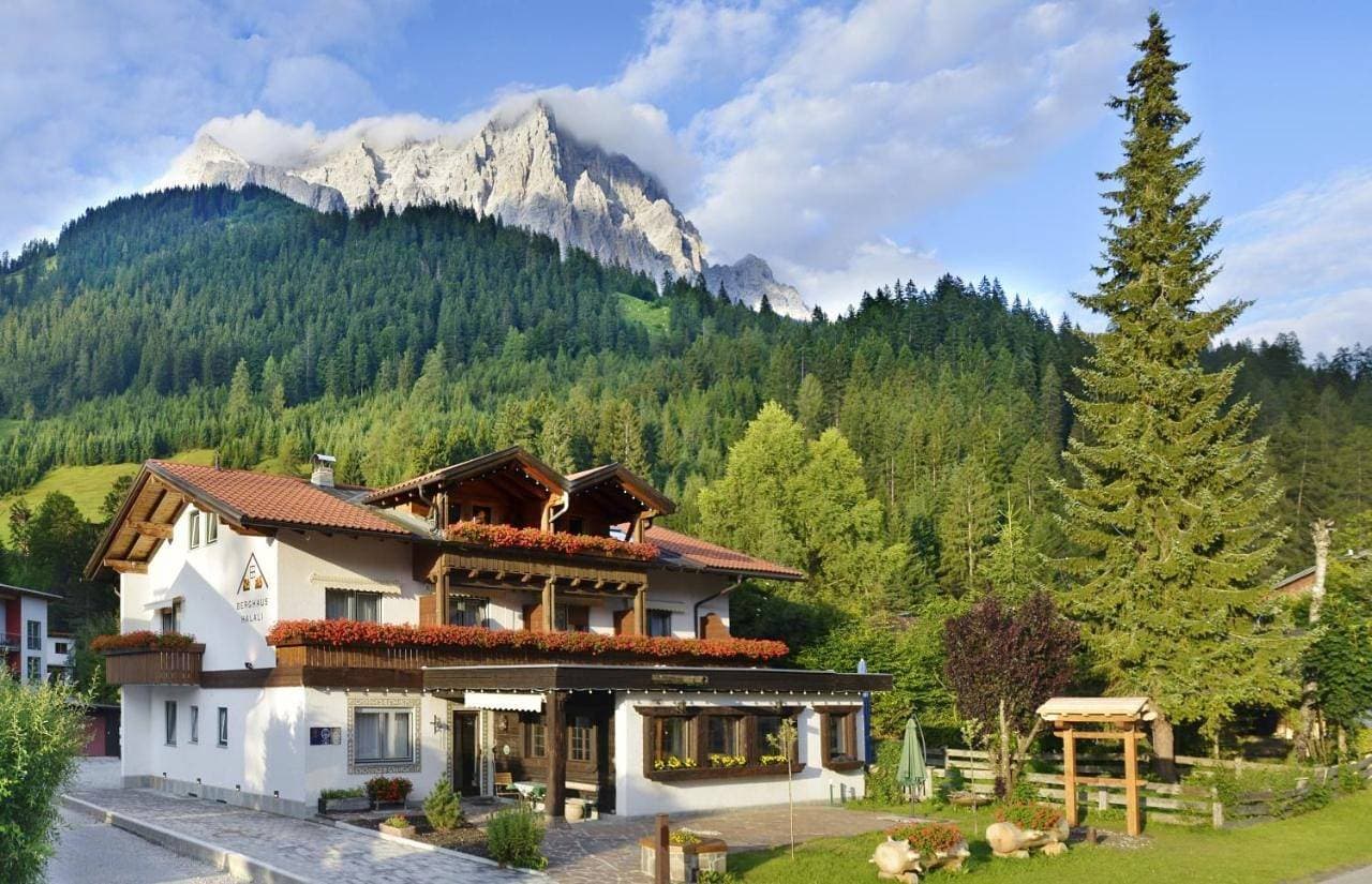 Berghaus Halali - dein kleines Hotel an der Zugspitze 1