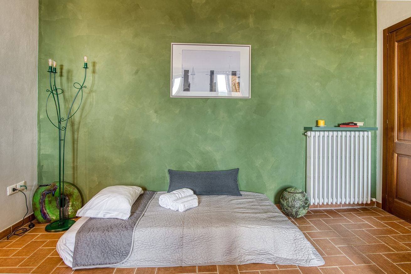 Foto 10 von 19: GuestHost - Casale dei Tramonti - Nature's Haven Olivi Apartment in Renovated Farmhouse with Pool