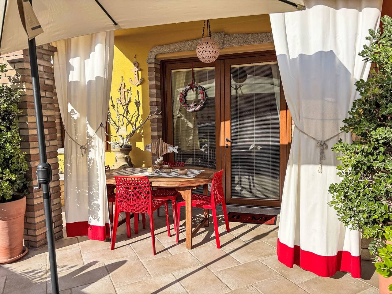 Foto 3 von 56: Haus 'Red Coral' mit Gemeinschaftspool
